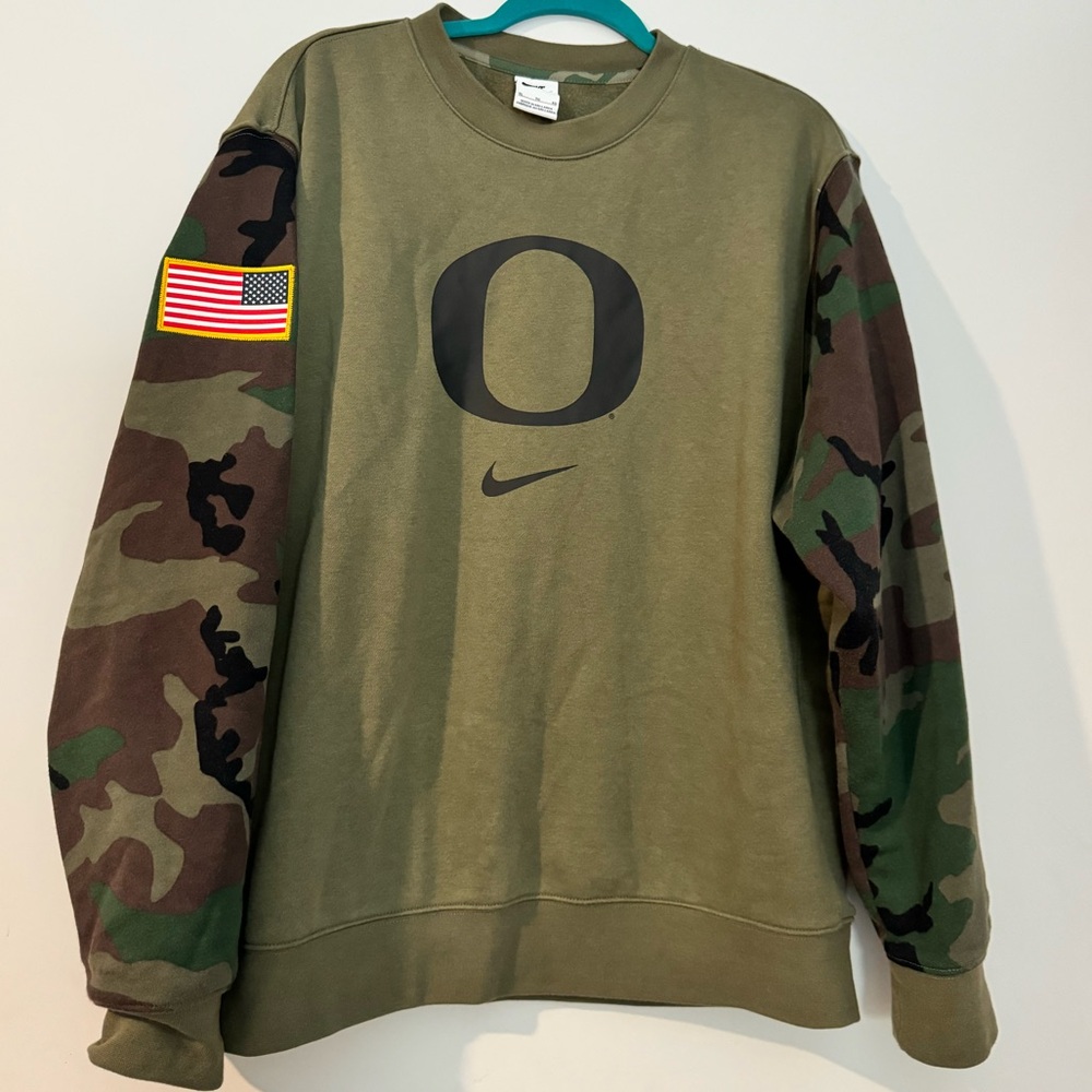 Men's Nike Olive Oregon Ducks Military Pack Club Pullover Sweatshirt